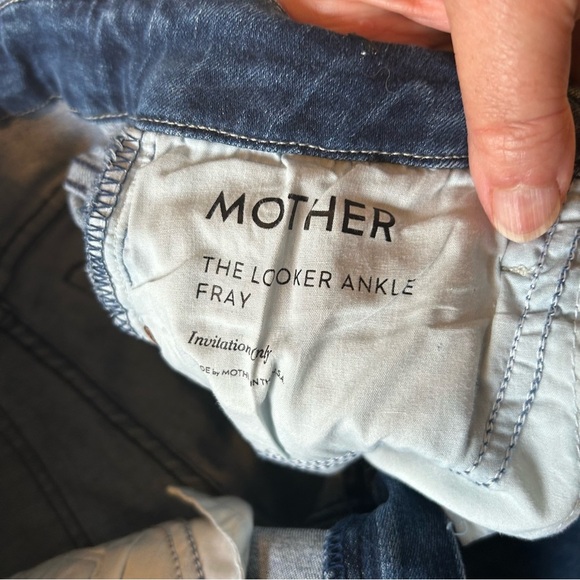 MOTHER The Looker Ankle Fray Jeans in Invitation Only Wash. Size. 25. - Picture 9 of 16